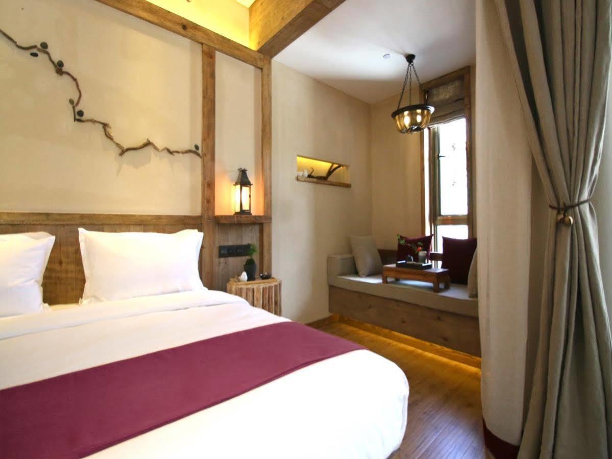 Hotel Lux* Tea Horse Road Benzilan Exterior foto
