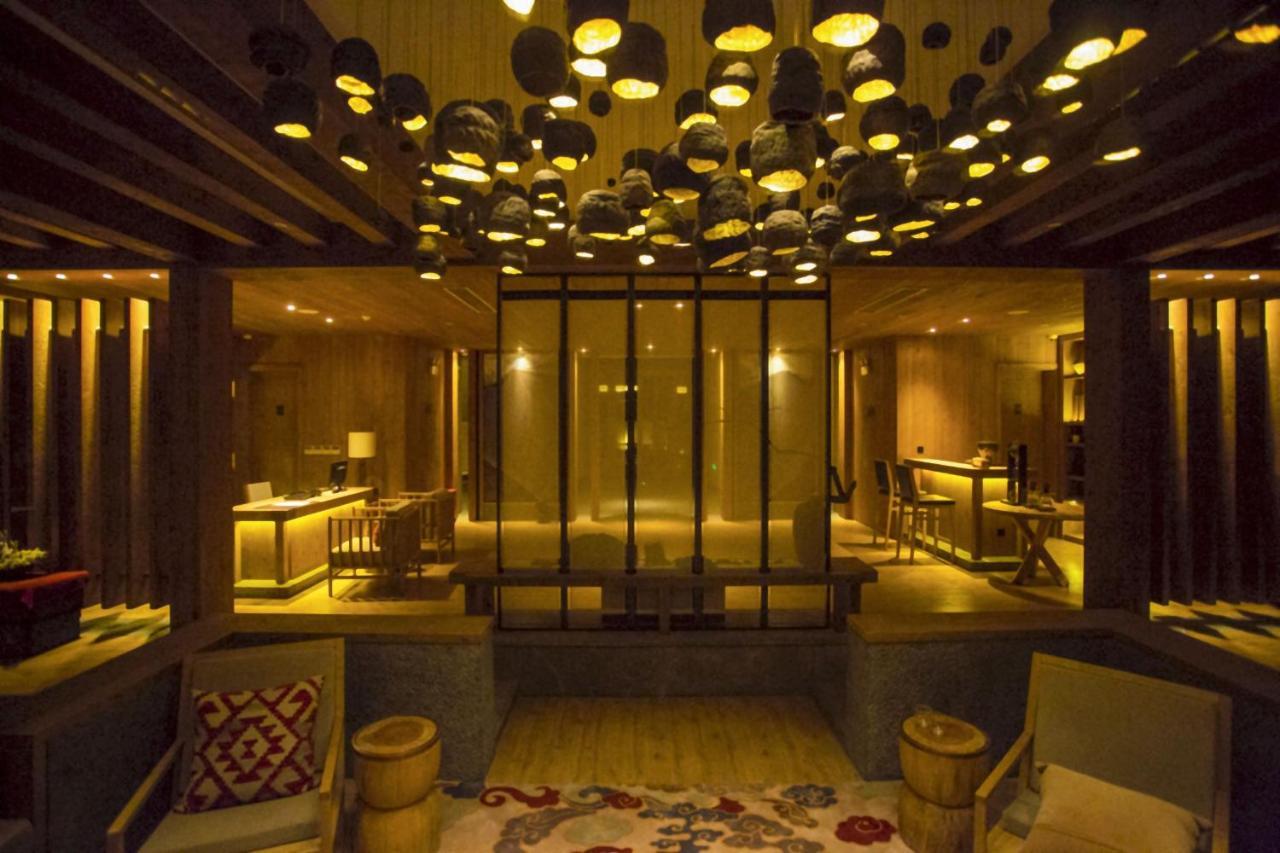 Hotel Lux* Tea Horse Road Benzilan Exterior foto
