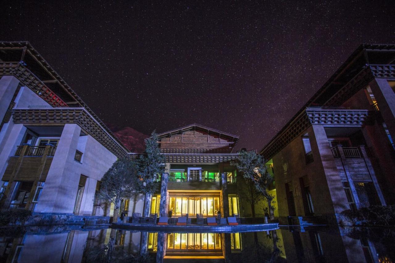 Hotel Lux* Tea Horse Road Benzilan Exterior foto